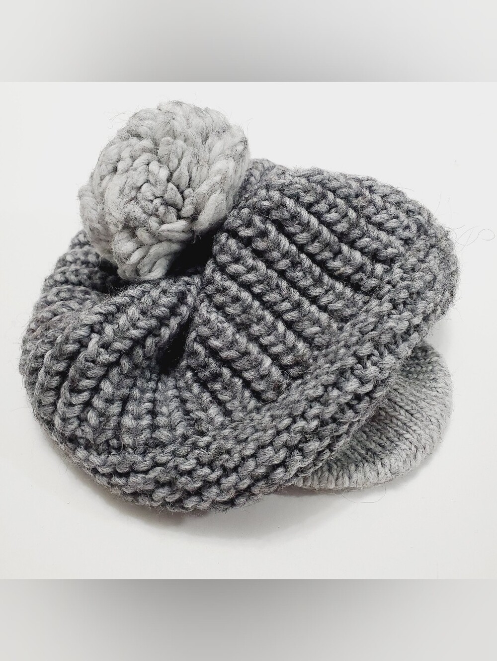 Stiy Estro Women's Gray Knit Beanie Winter Hat Pom & Brim One Size